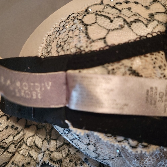 Bras - Picture 3 of 8